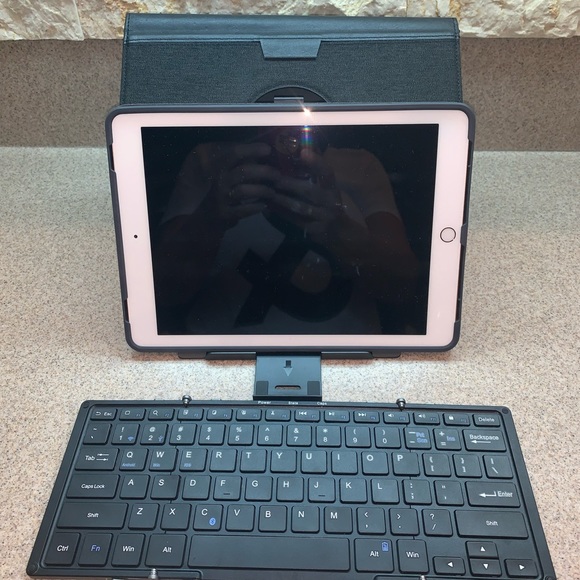 Plugable Foldable Bluetooth Keyboard - Picture 8 of 11